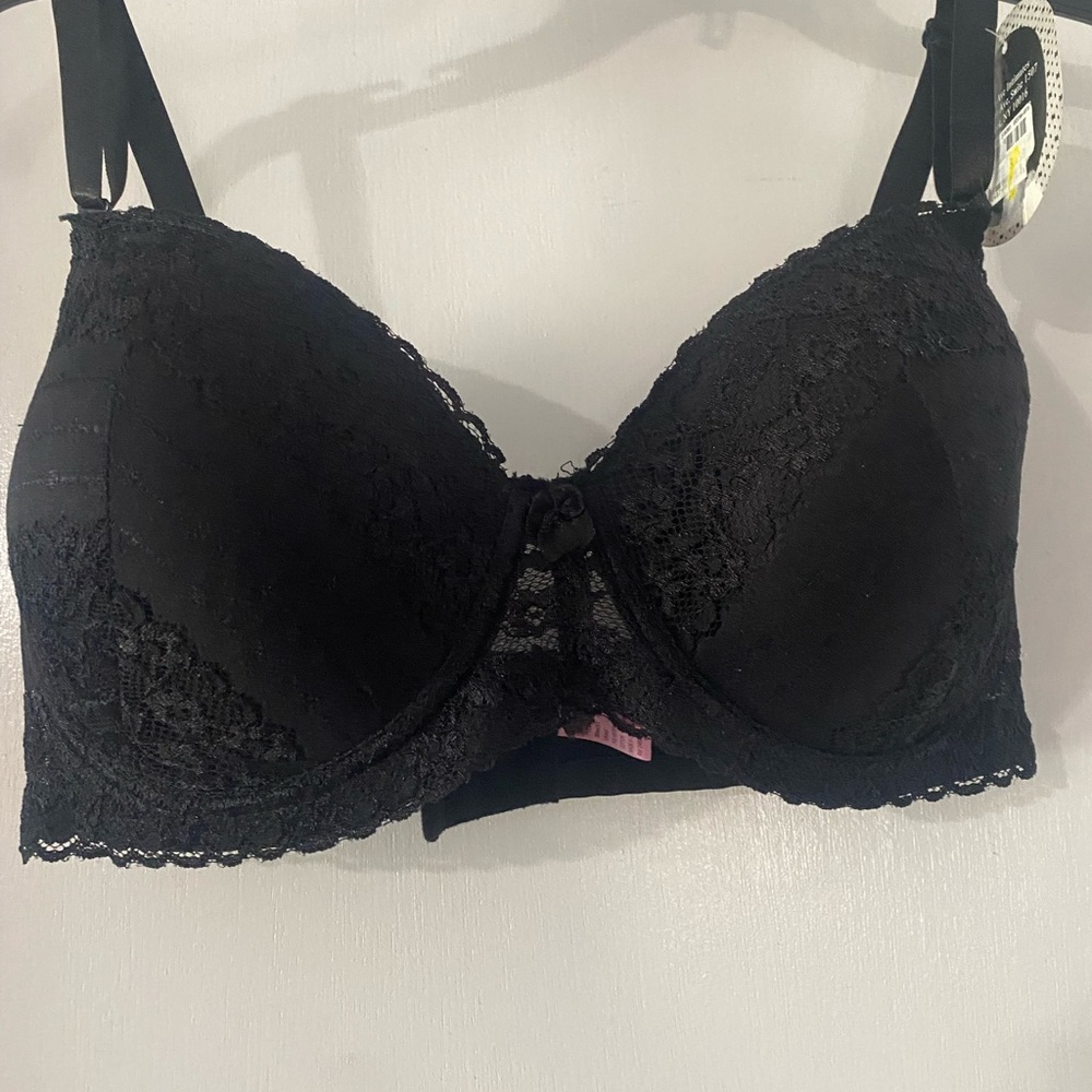 Elegant Black Lace Full-Coverage Bra